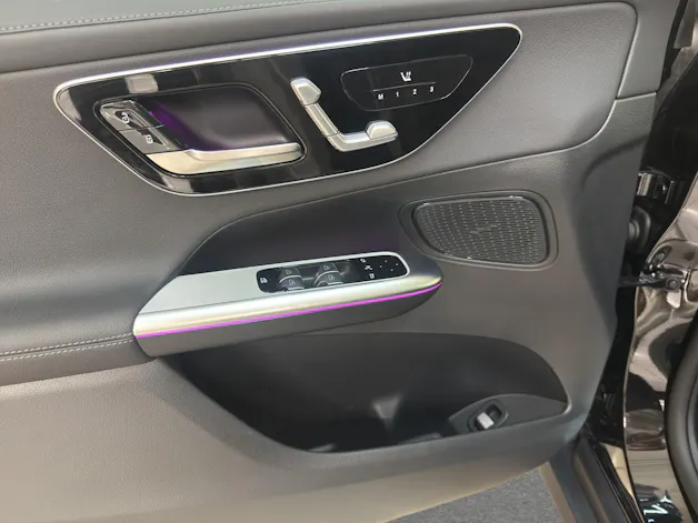 MERCEDES-BENZ GLC 300 4M - AMG / 360 Grad Kamera / Panorama-Dach / AHK