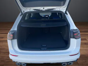VW Golf VIII Variant 2.0 TSI R DSG 4motion