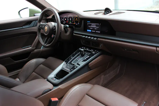 Porsche 911 Carrera 4 GTS PTS Lackierung *NATOOLIV*