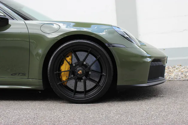 Porsche 911 Carrera 4 GTS PTS Lackierung *NATOOLIV*