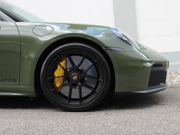 Porsche 911 Carrera 4 GTS PTS Lackierung *NATOOLIV*