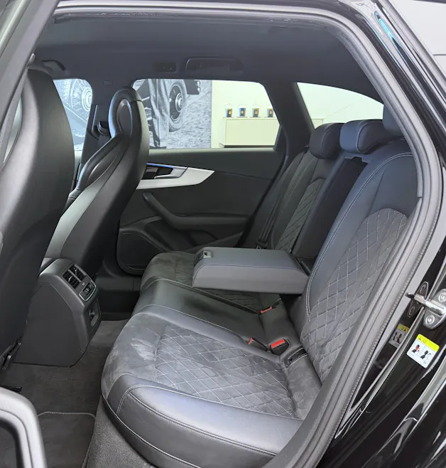 Audi A4 Avant 40 TDI S line Attraction quattro S-tronic