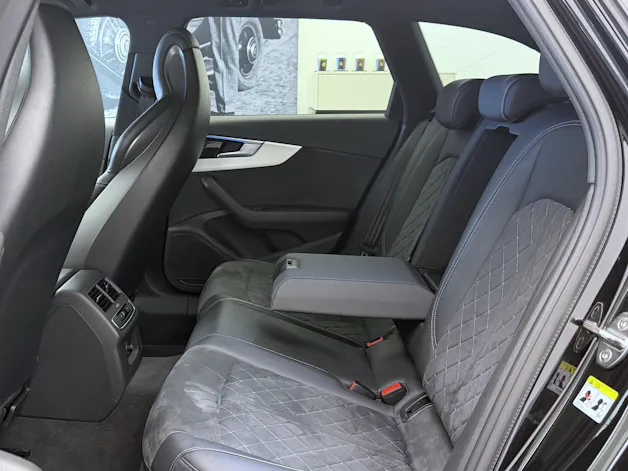 Audi A4 Avant 40 TDI S line Attraction quattro S-tronic