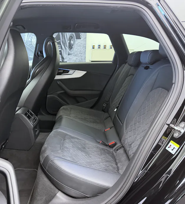 Audi A4 Avant 40 TDI S line Attraction quattro S-tronic