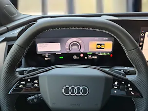 Audi Q4 Sportback e-tron quattro performance Edition Swiss Ski Gletscherweiss Metallic