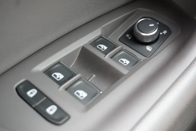 VW Touareg 3.0 TDI Atmosphere Tiptronic R-Line Exterier!!!