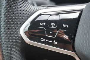 VW Golf 1.5 e TSI ACT Life DSG R-LINE!!!
