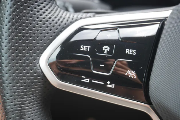 VW Golf 1.5 e TSI ACT Life DSG R-LINE!!!