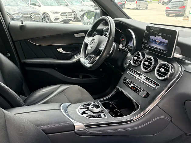 MERCEDES-BENZ GLC 250 AMG Line 4m