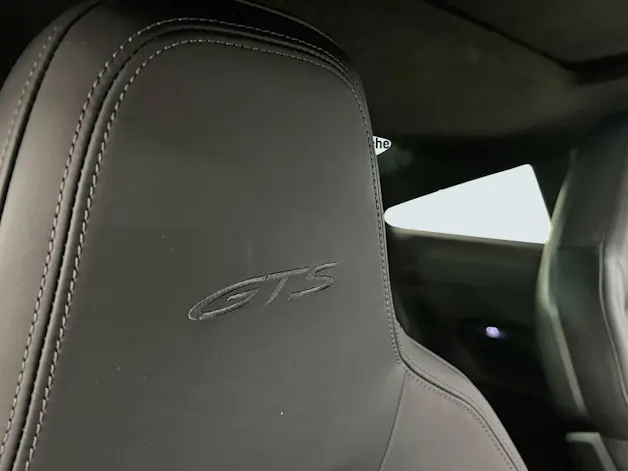 Porsche 911 Carrera 4 GTS