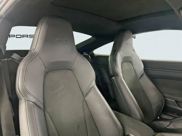 Porsche 911 Carrera 4 GTS