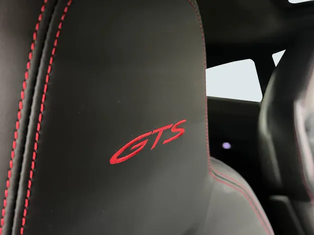 Porsche 911 Carrera 4 GTS