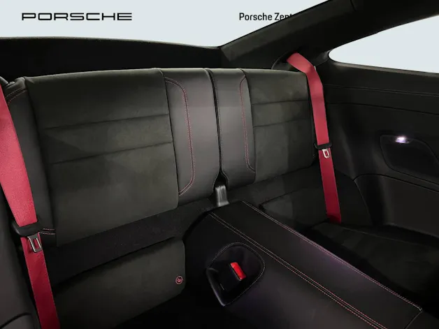 Porsche 911 Carrera 4 GTS