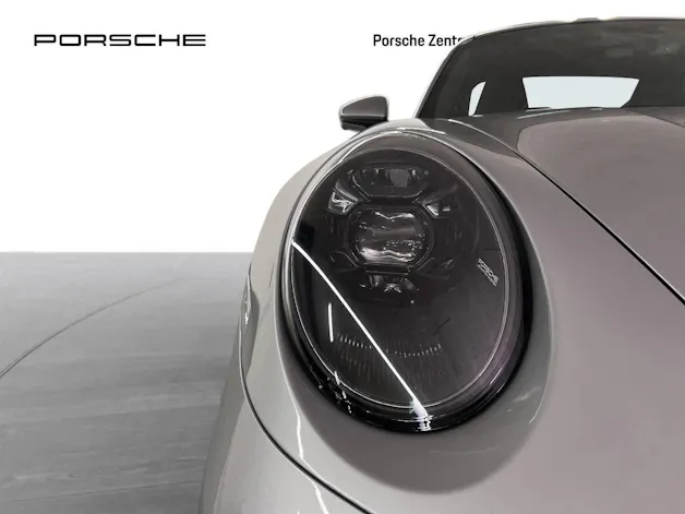 Porsche 911 Carrera 4 GTS
