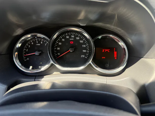 Dacia Duster 1.2 T Privilège 4x4 *ANHÄNGERKUPPLUNG*KLIMA*TEMPOMAT*MFK FRISCH