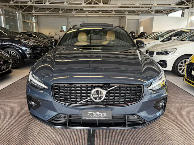 Volvo V60 B4 Benzin Mild Hybrid Ultra Dark DCT | Sitzklima | B&W Sound | Massage | 360 Kamera | Panorama |