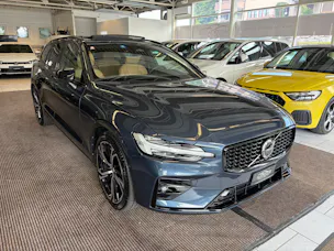 Volvo V60 B4 Benzin Mild Hybrid Ultra Dark DCT | Sitzklima | B&W Sound | Massage | 360 Kamera | Panorama |