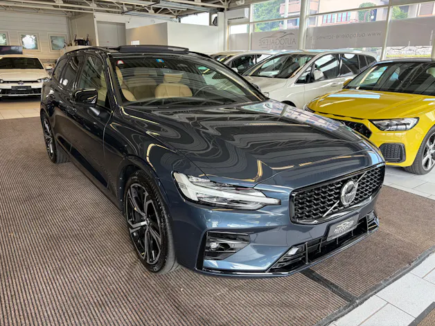 Volvo V60 B4 Benzin Mild Hybrid Ultra Dark DCT | Sitzklima | B&W Sound | Massage | 360 Kamera | Panorama |