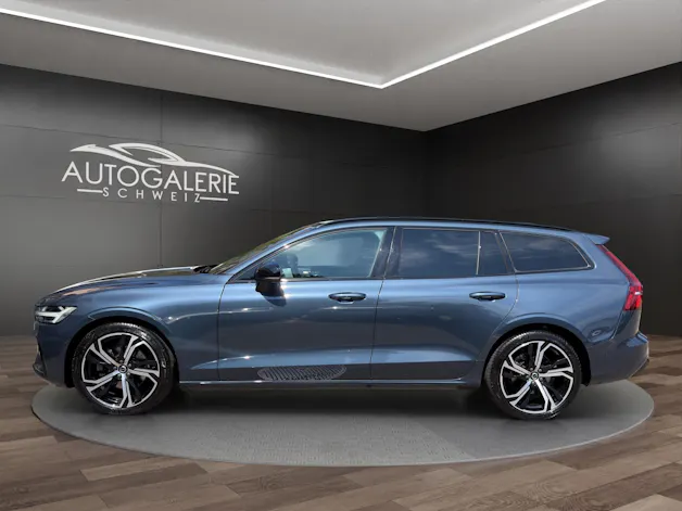 Volvo V60 B4 Benzin Mild Hybrid Ultra Dark DCT | Sitzklima | B&W Sound | Massage | 360 Kamera | Panorama |