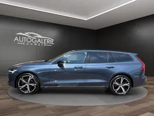Volvo V60 B4 Benzin Mild Hybrid Ultra Dark DCT | Sitzklima | B&W Sound | Massage | 360 Kamera | Panorama |