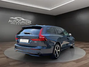 Volvo V60 B4 Benzin Mild Hybrid Ultra Dark DCT | Sitzklima | B&W Sound | Massage | 360 Kamera | Panorama |