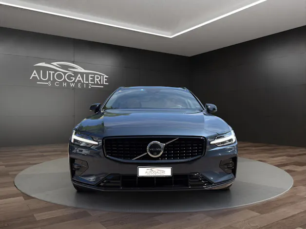 Volvo V60 B4 Benzin Mild Hybrid Ultra Dark DCT | Sitzklima | B&W Sound | Massage | 360 Kamera | Panorama |