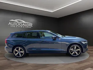 Volvo V60 B4 Benzin Mild Hybrid Ultra Dark DCT | Sitzklima | B&W Sound | Massage | 360 Kamera | Panorama |