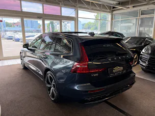 Volvo V60 B4 Benzin Mild Hybrid Ultra Dark DCT | Sitzklima | B&W Sound | Massage | 360 Kamera | Panorama |