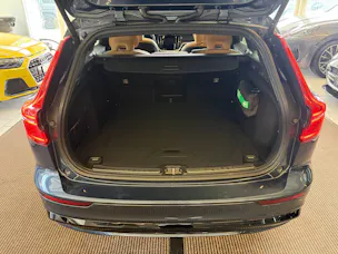 Volvo V60 B4 Benzin Mild Hybrid Ultra Dark DCT | Sitzklima | B&W Sound | Massage | 360 Kamera | Panorama |