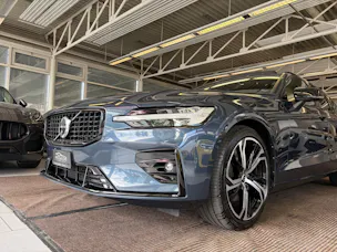Volvo V60 B4 Benzin Mild Hybrid Ultra Dark DCT | Sitzklima | B&W Sound | Massage | 360 Kamera | Panorama |