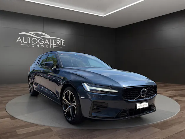 Volvo V60 B4 Benzin Mild Hybrid Ultra Dark DCT | Sitzklima | B&W Sound | Massage | 360 Kamera | Panorama |