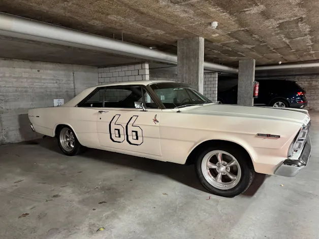 Ford Galaxy V8 428