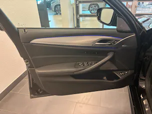 BMW 530e xDrive paddles