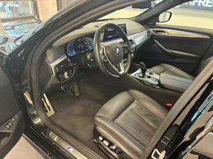 BMW 530e xDrive paddles