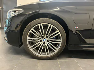 BMW 530e xDrive paddles