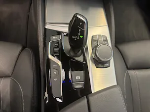 BMW 530e xDrive paddles