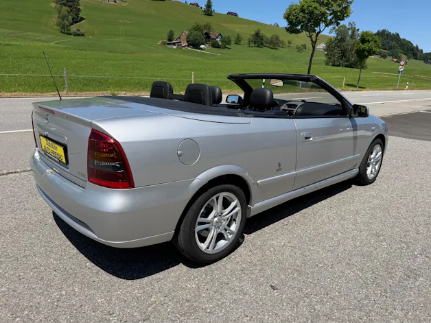 Opel Astra Cabrio 2.2i 16V Bertone Edition