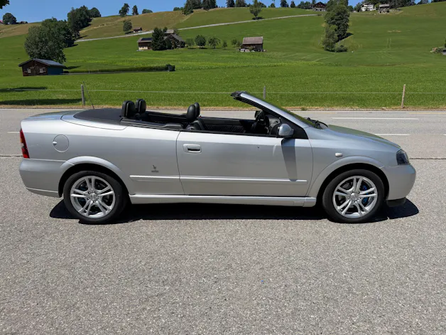 Opel Astra Cabrio 2.2i 16V Bertone Edition