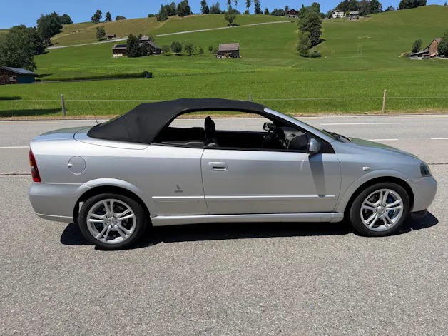 Opel Astra Cabrio 2.2i 16V Bertone Edition