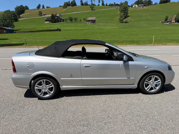 Opel Astra Cabrio 2.2i 16V Bertone Edition