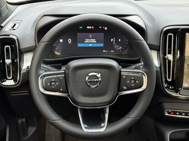 Volvo XC40 B4 Benzin Mild Hybrid Ultra Black Edition DCT