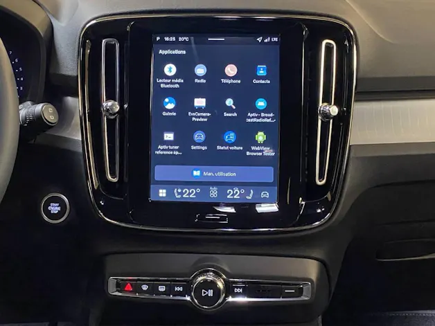 Volvo XC40 B4 Benzin Mild Hybrid Ultra Black Edition DCT