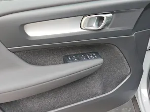 Volvo XC40 B3 Benzin Mild Hybrid Core DCT