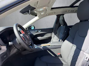 Volvo XC60 B5 Benzin Mild Hybrid AWD Ultra Dark Geartronic