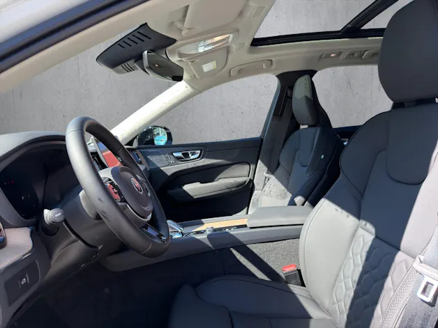 Volvo XC60 B5 Benzin Mild Hybrid AWD Ultra Dark Geartronic