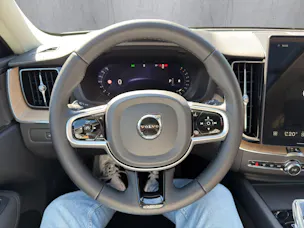Volvo XC60 B5 Benzin Mild Hybrid AWD Ultra Dark Geartronic