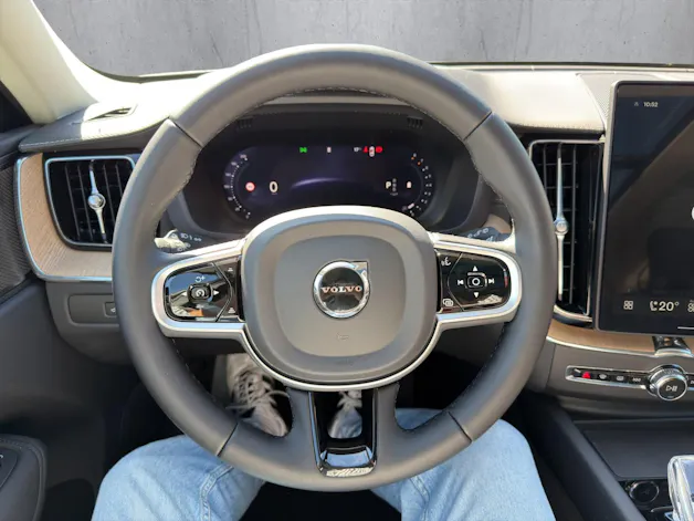 Volvo XC60 B5 Benzin Mild Hybrid AWD Ultra Dark Geartronic