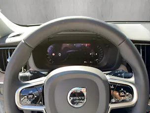 Volvo XC60 B5 Benzin Mild Hybrid AWD Ultra Dark Geartronic
