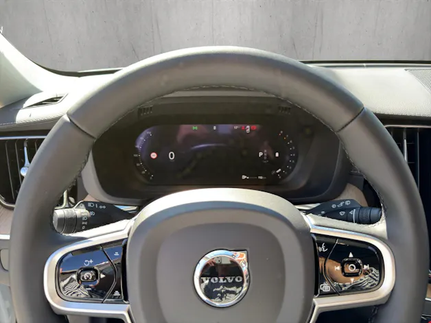 Volvo XC60 B5 Benzin Mild Hybrid AWD Ultra Dark Geartronic