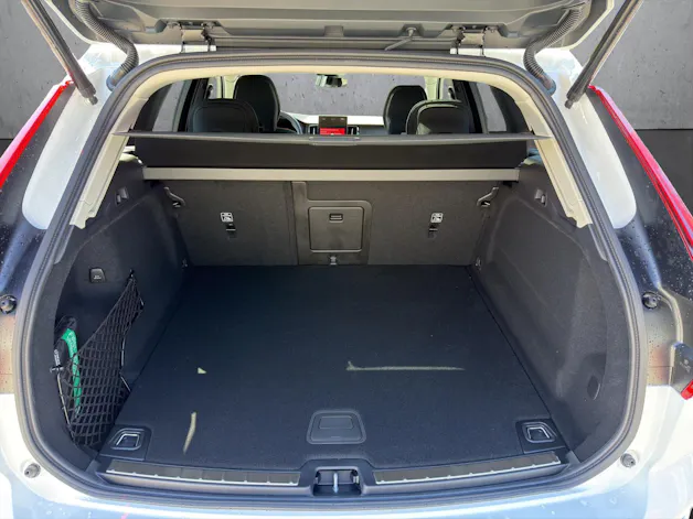 Volvo XC60 B5 Benzin Mild Hybrid AWD Ultra Dark Geartronic